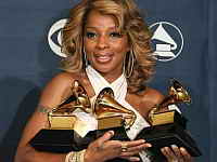 фото С премиями Grammy 